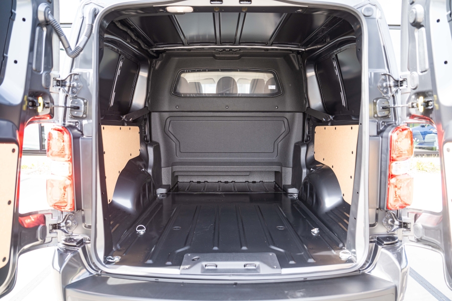 Utilitaire PEUGEOT EXPERT XL 2.2 HDI 180 BVA CABINE APPROFONDIE 5 P 33325 €HT