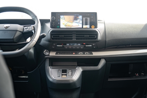 Utilitaire PEUGEOT EXPERT XL 2.2 HDI 180 BVA CABINE APPROFONDIE 5 P 33325 €HT
