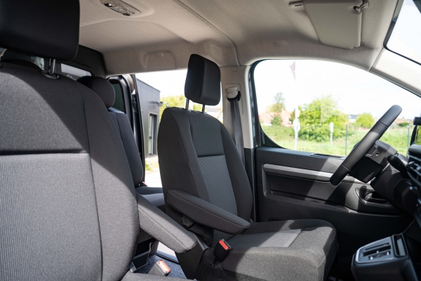 Utilitaire PEUGEOT EXPERT XL 2.2 HDI 180 BVA CABINE APPROFONDIE 5 P 33325 €HT