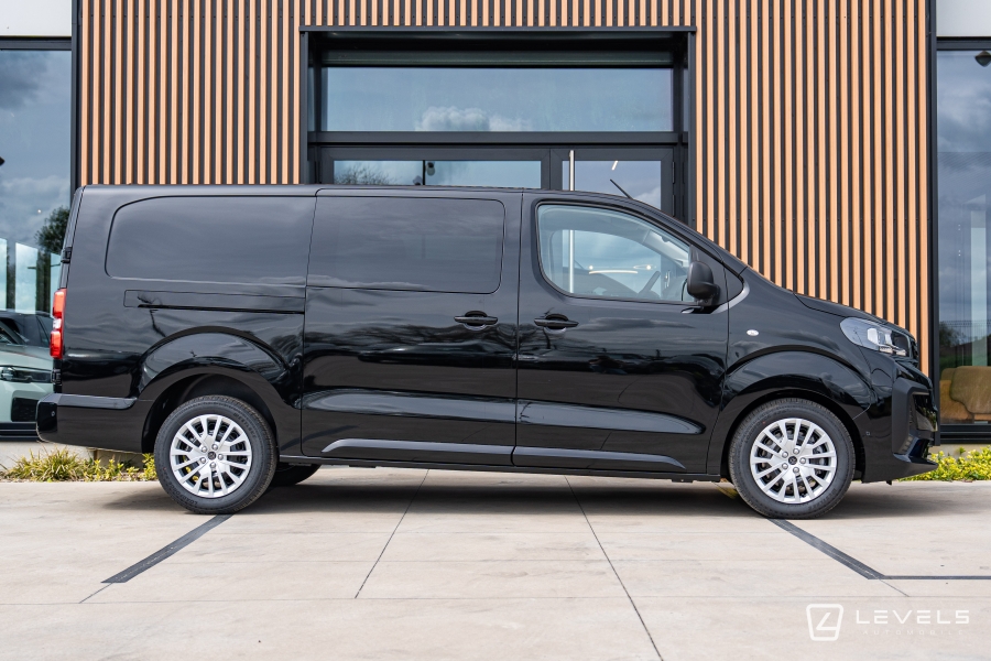 Utilitaire PEUGEOT EXPERT XL 2.2 HDI 180 BVA CABINE APPROFONDIE 5 P 33325 €HT