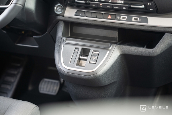 Utilitaire PEUGEOT EXPERT XL 2.2 HDI 180 BVA CABINE APPROFONDIE 5 P 33325 €HT