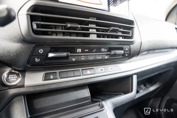 Utilitaire PEUGEOT EXPERT XL 2.2 HDI 180 BVA CABINE APPROFONDIE 5 P 33325 €HT