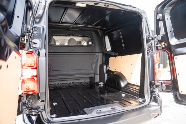 Utilitaire PEUGEOT EXPERT XL 2.2 HDI 180 BVA CABINE APPROFONDIE 5 P 33325 €HT