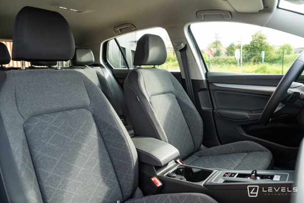  Volkswagen Golf 8 1.0 eTSI 110ch DSG7 Life Business