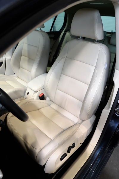  Volkswagen GOLF 2.0 TDI 140 CH CARAT EDITION