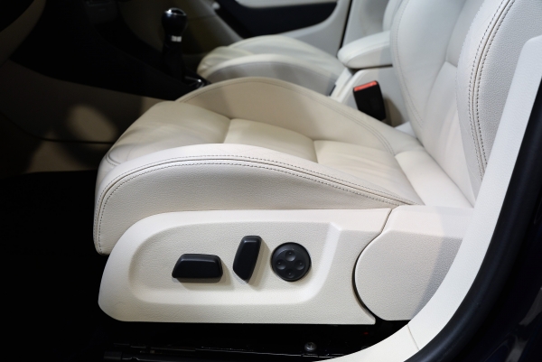  Volkswagen GOLF 2.0 TDI 140 CH CARAT EDITION