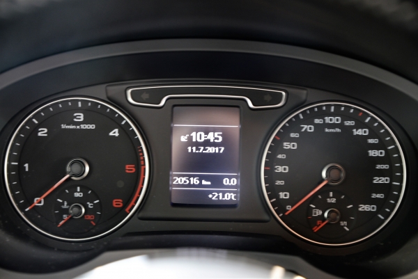 Audi Q3 2.0 TDI 140 S LINE
