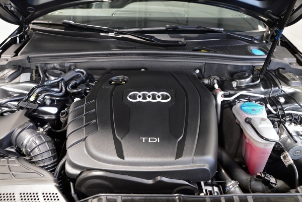 Audi A4 AVANT TDI 177 CH S LINE BVA8