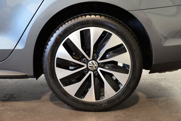  Volkswagen JETTA HYBRID TSI 170 CH CARAT DSG7