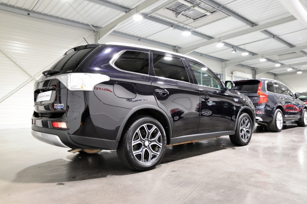 Mitsubishi OUTLANDER PHEV HYBRIDE RECHARGEABLE INSTYLE SPORT