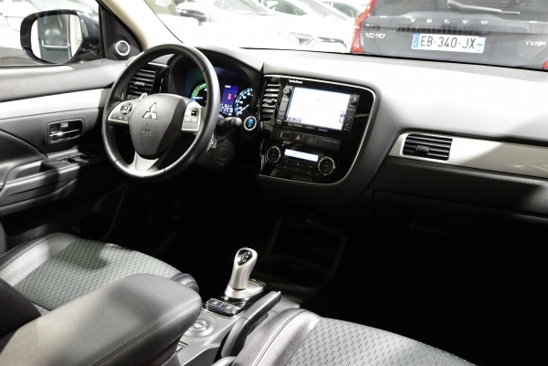 Mitsubishi OUTLANDER PHEV HYBRIDE RECHARGEABLE INSTYLE SPORT