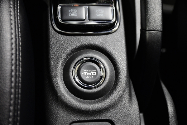Mitsubishi OUTLANDER PHEV HYBRIDE RECHARGEABLE INSTYLE SPORT