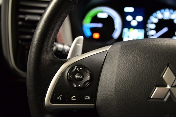 Mitsubishi OUTLANDER PHEV HYBRIDE RECHARGEABLE INSTYLE SPORT