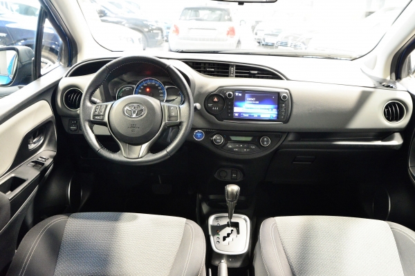 Toyota YARIS HYBRIDE 100h FRANCE 5P