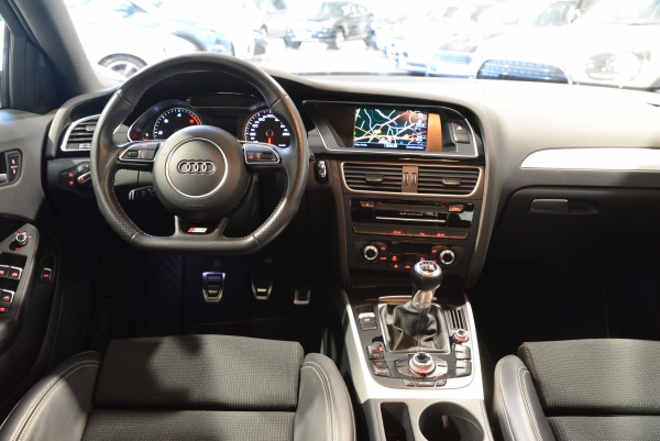 Audi A4 2.0 TDI 150 CH S LINE BV6