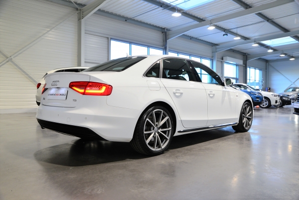 Audi A4 2.0 TDI 150 CH S LINE BV6