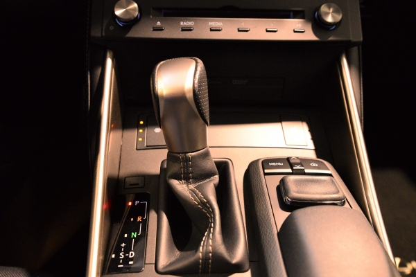 LEXUS IS 300H F-SPORT BVA