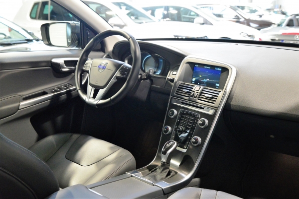  Volvo XC60 D4 181 CH SUMMUM GEARTRONIC 8
