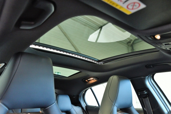 Mercedes GLA 200 D WHITE ART EDITION 7G-DCT AMG