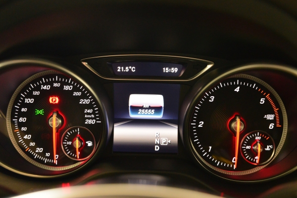 Mercedes GLA 200 D WHITE ART EDITION 7G-DCT AMG