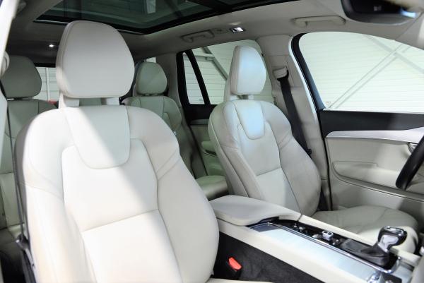  Volvo XC90 D5 AWD MOMENTUM 7 PLACES GEARTRONIC8