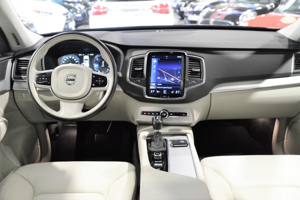  Volvo XC90 D5 AWD MOMENTUM 7 PLACES GEARTRONIC8