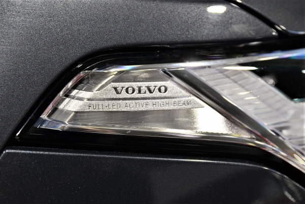  Volvo XC90 D5 AWD MOMENTUM 7 PLACES GEARTRONIC8