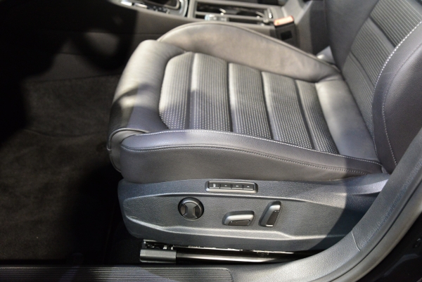  Volkswagen GOLF 1,5L TSI 150CH CARAT EXCLUSIVE DSG7