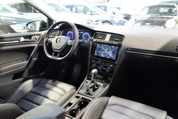  Volkswagen GOLF 1,5L TSI 150CH CARAT EXCLUSIVE DSG7