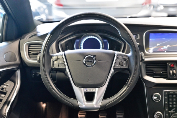  Volvo V40 T3 152CH R-DESIGN BVM6