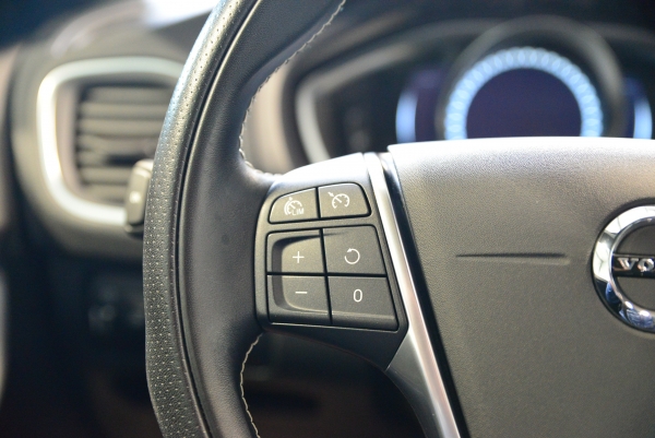  Volvo V40 T3 152CH R-DESIGN BVM6