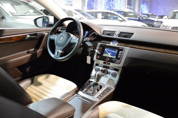  Volkswagen PASSAT SW 2.0 TDI BMT 140 CARAT DSG6