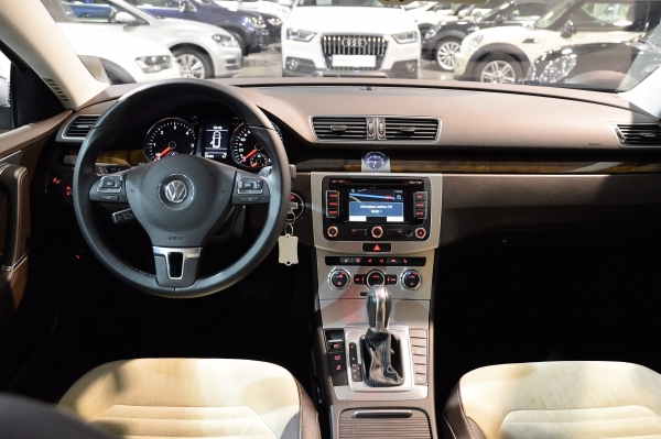  Volkswagen PASSAT SW 2.0 TDI BMT 140 CARAT DSG6