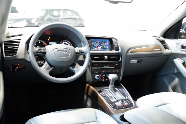 Audi Q5 QUATTRO 2.0 TDI 177 AVUS  S TRONIC