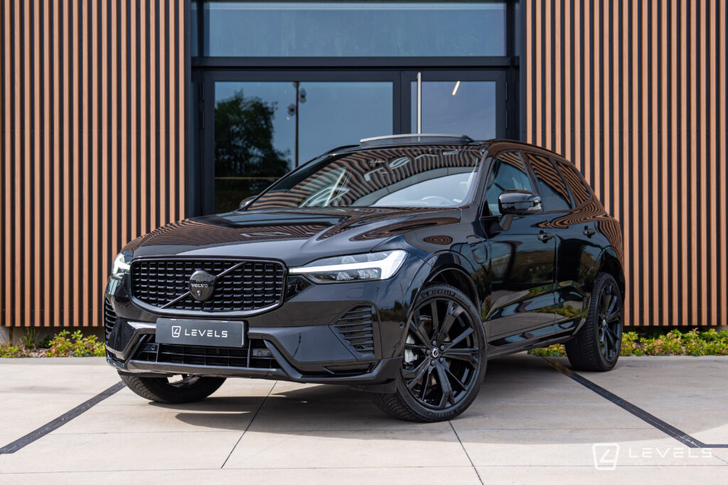 Volvo-XC60-T6-253-145-Ch-Black-Edition-BVA8-AWD