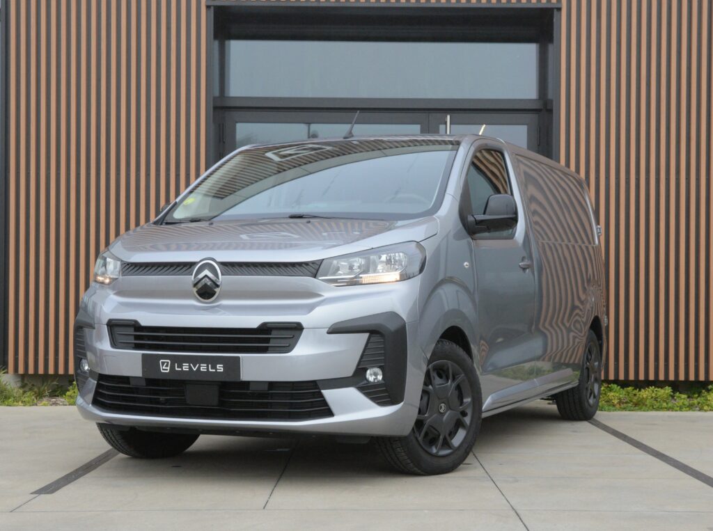 Citroen-Jumpy-M-3-places-145ch-BVA